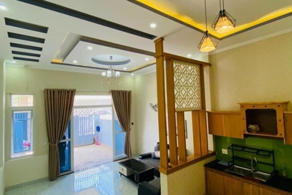 BÁN NHÀ Y MOAN RẼ PHẢI LÊN KHU THÀNH ĐỒNG.