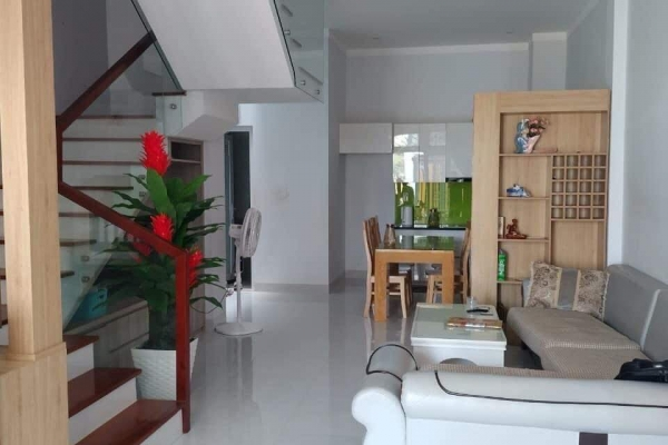 🌱❤🌱 BÁN CĂN NHÀ HẺM DƯƠNG VÂN NGA, P.TÂN THÀNH, TP.BMT❤🌱❤  - DT: 5x 13 TC 100%  - Diện tích sàn lên tới 190m2  - Pháp lí : Thổ cư - sổ riêng .  📌 Ngay trung tâm tp, hẻm bê tông oto thông thoáng , cách mọi tiện ích chỉ như trường học, ubnd phường, trạm y t